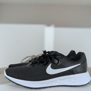 Nike Revolution 6EE Black & White 13 W